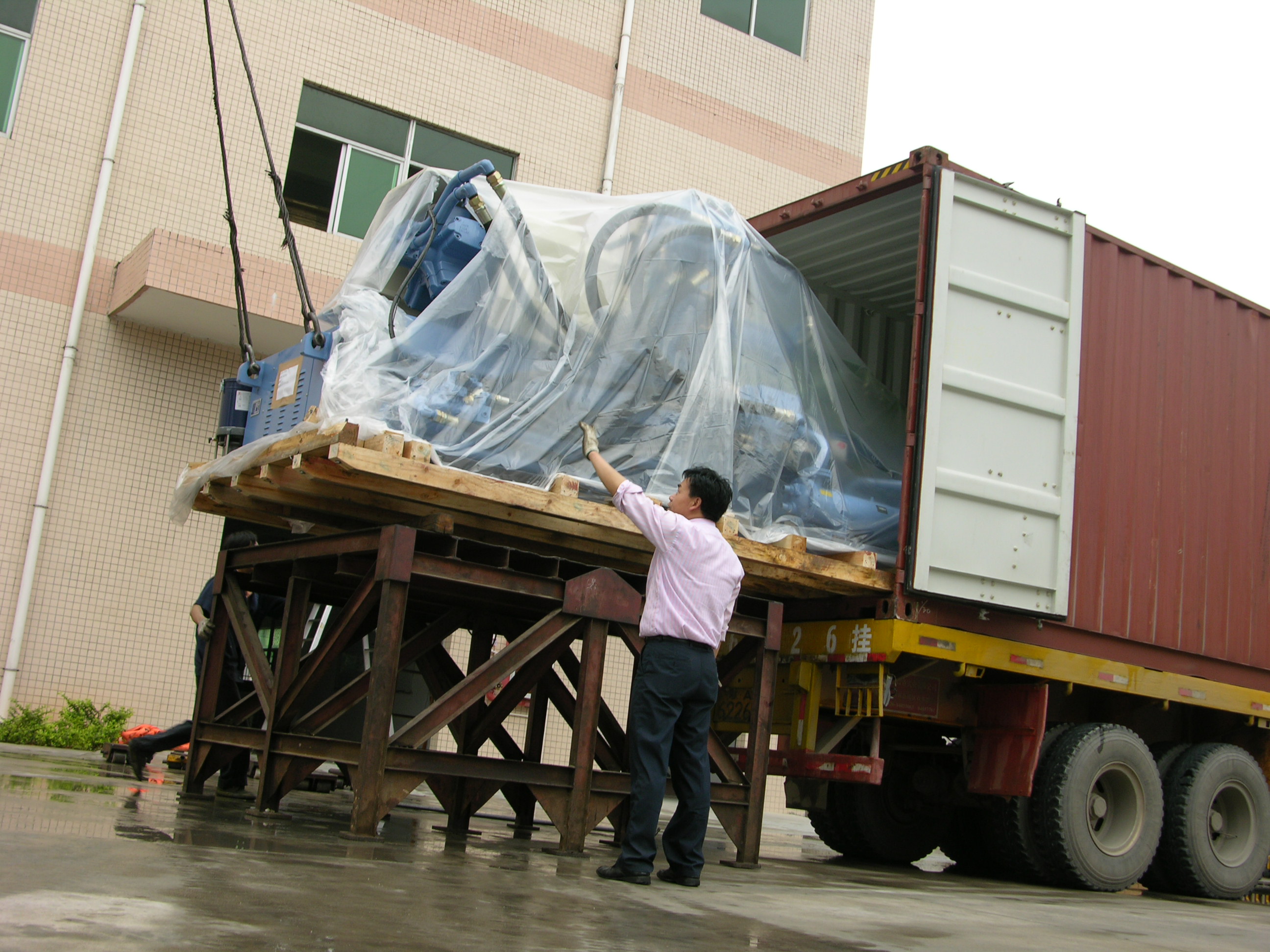 东莞69万顺装卸搬运有限公司主营吊车,叉车出租,机器搬运,搬厂,设备